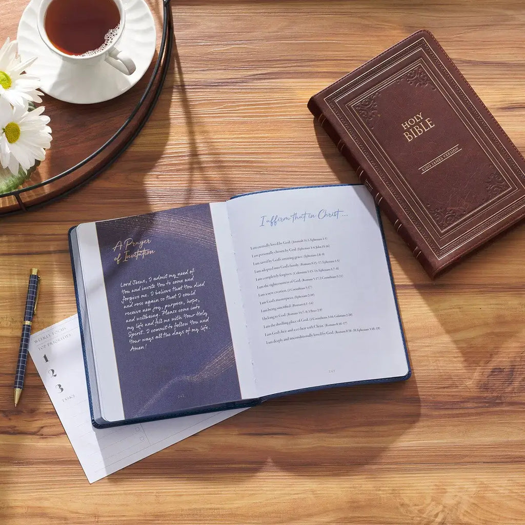 Live Well: God's Plan for Your Wellbeing Blue Faux Leather Daily Devotional