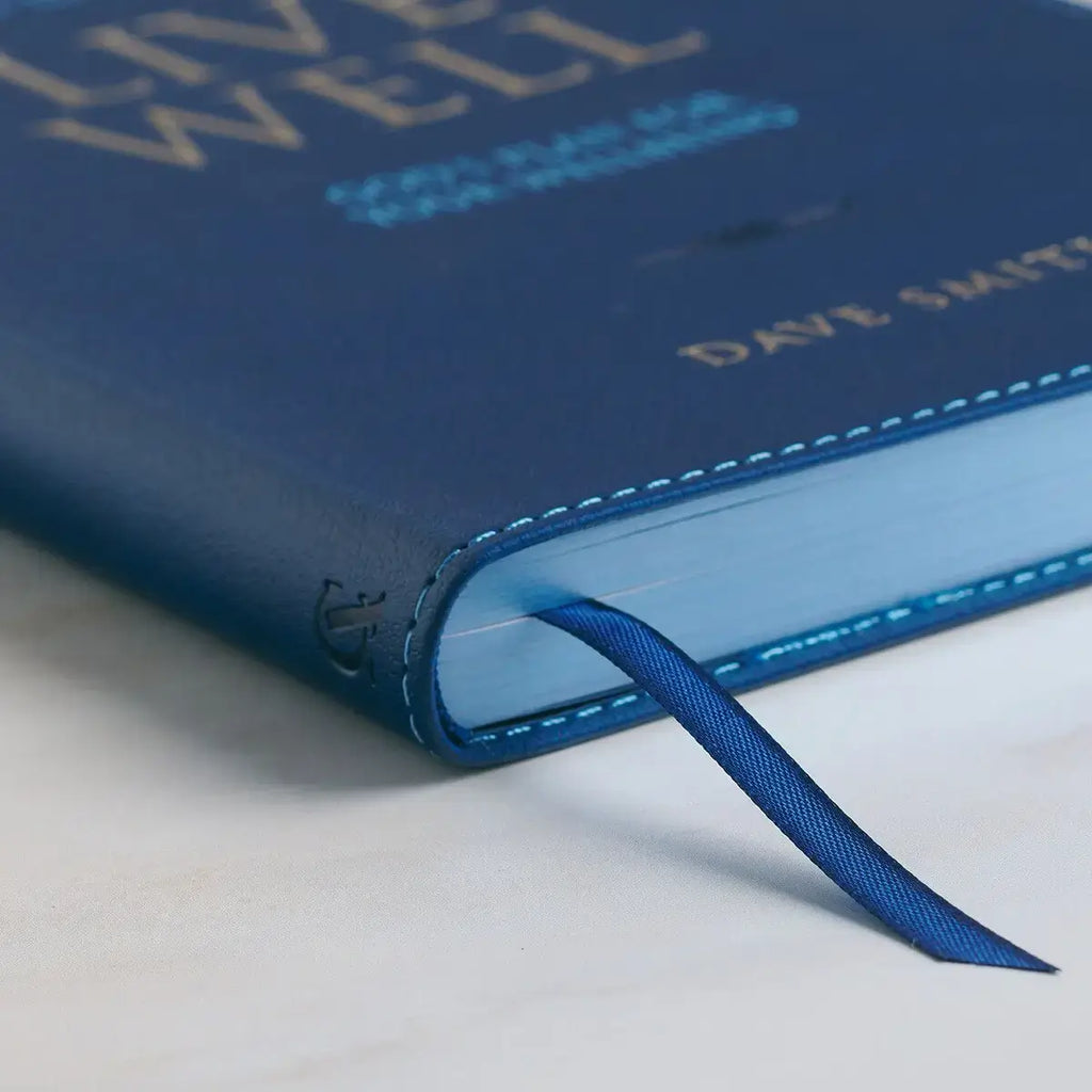 Live Well: God's Plan for Your Wellbeing Blue Faux Leather Daily Devotional