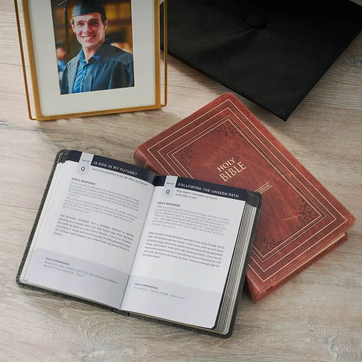 One Minute with God for Graduates: 365 Daily Devotions