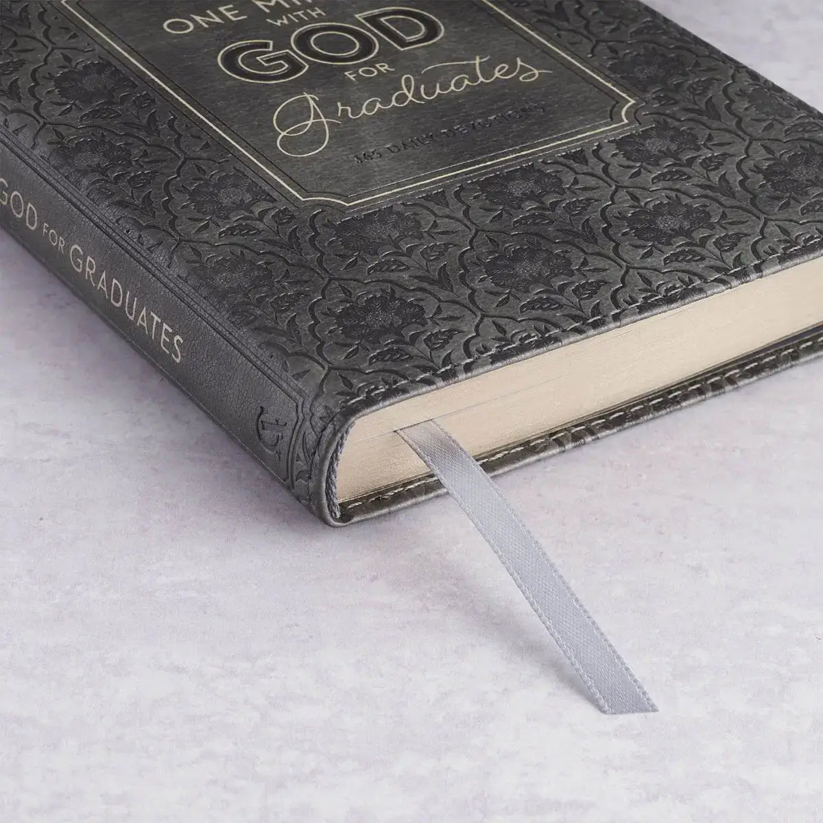 One Minute with God for Graduates: 365 Daily Devotions
