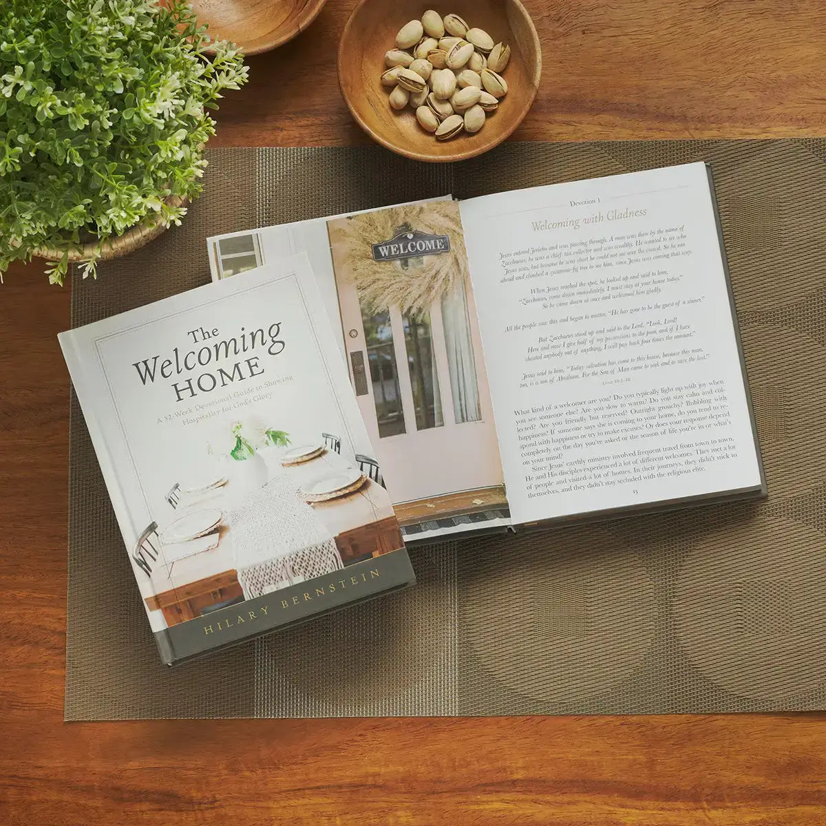 The Welcoming Home: A Devotional Guide to Showing Hospitality for God's Glory